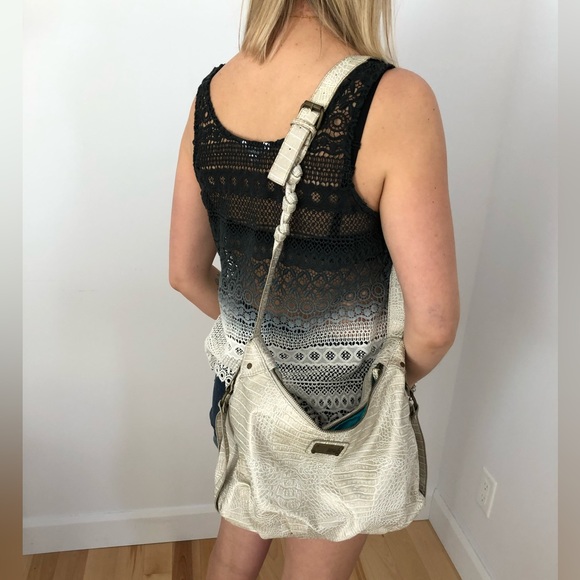 Billabong pearly white faux snakeskin cross body purse - Picture 6 of 7